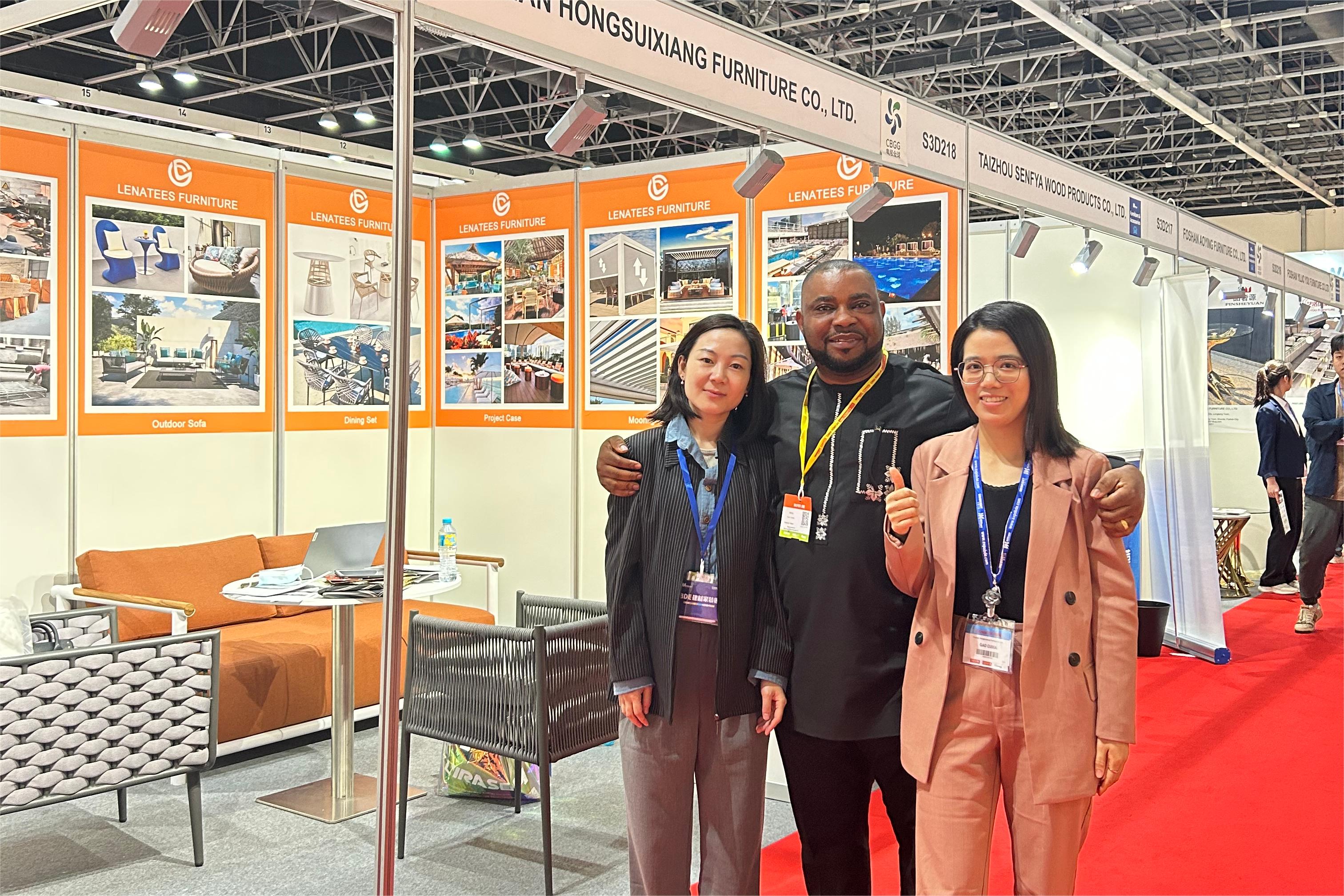Beste meubelsliefhebbers, de tentoonstelling Dubai Furniture is geopend en Hongsuixiang Furniture is vereerd om deel te nemen, en presenteert samen prachtige nieuwe thuisproducten!